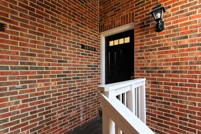 Building Photo - 2616 S Arlington Mill Dr