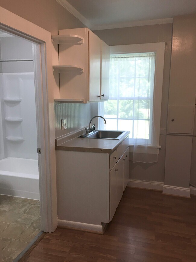 Kitchen/bath - 10646 Greenwood Rd