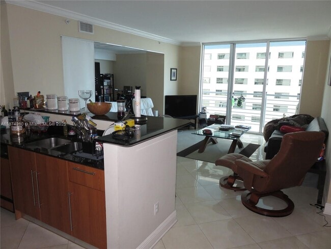 Foto del edificio - 335 S Biscayne Blvd