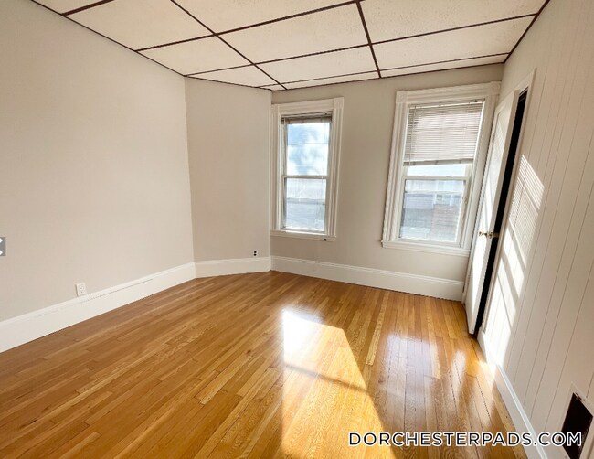 Building Photo - 26-28-28 Harbor View St