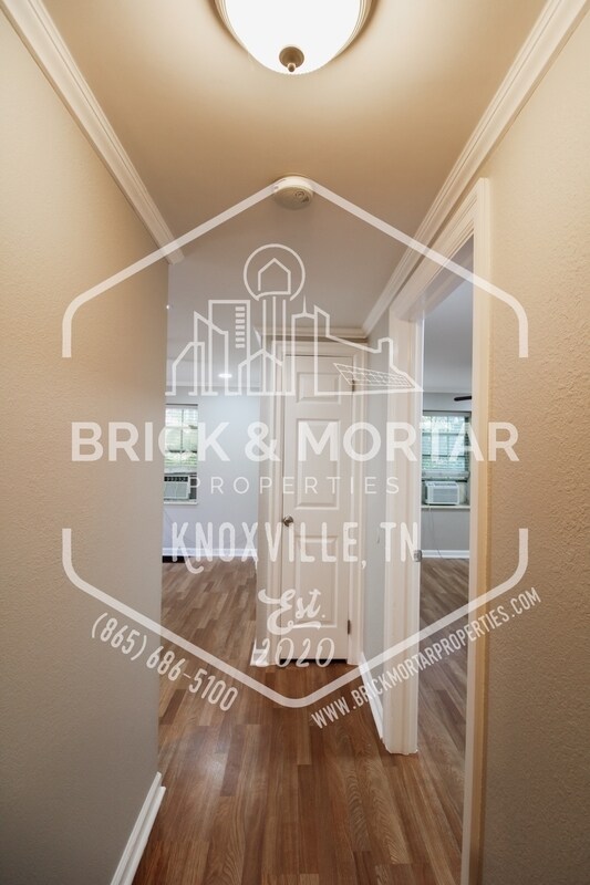 Building Photo - 116 S Maple St