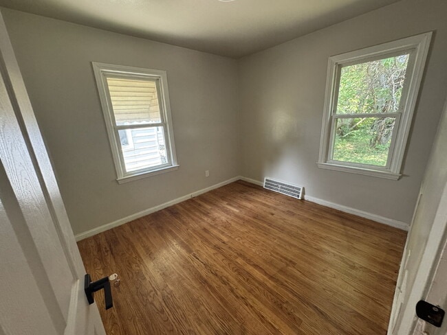 Foto del edificio - Make Yourself at Home – 2BR Rental in a Pe...