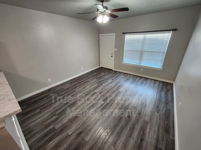 Foto del edificio - 418 E 13th St