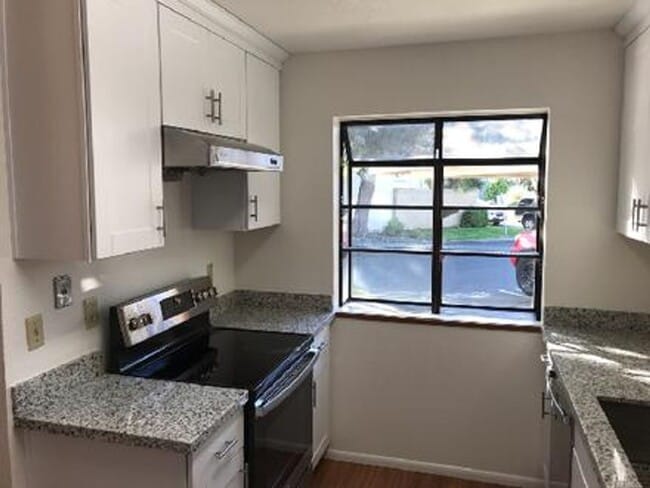 Building Photo - Spacious 2 story 4 bed. 2 bath condo