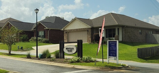 Entrada noreste a la urbanización Bentley Oaks - 2318 Tall Oak Dr