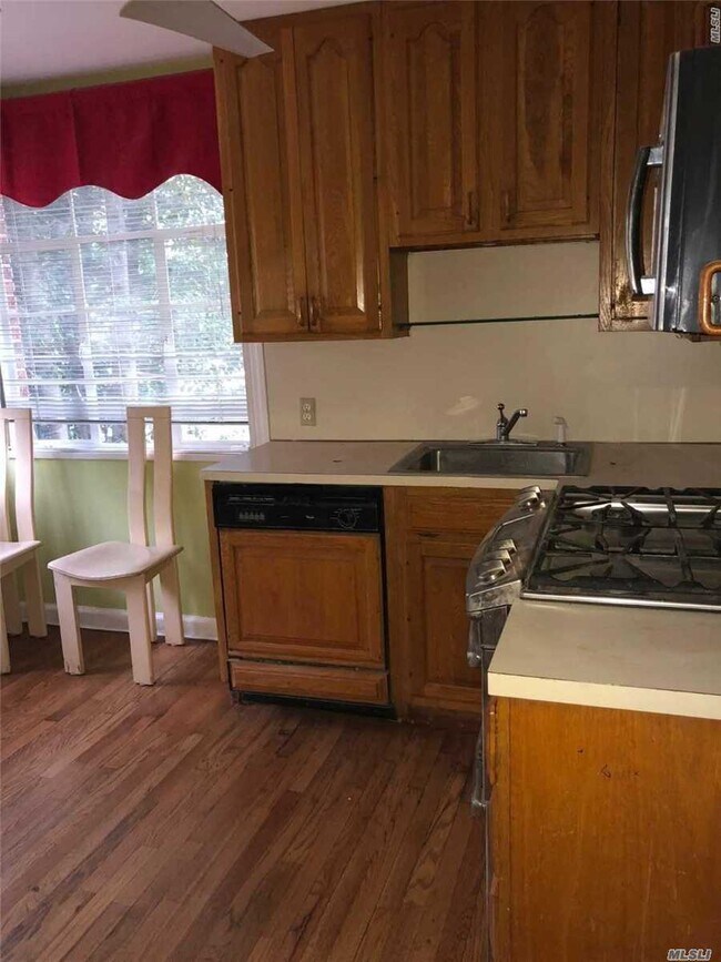 Building Photo - 1045 Webber Ave