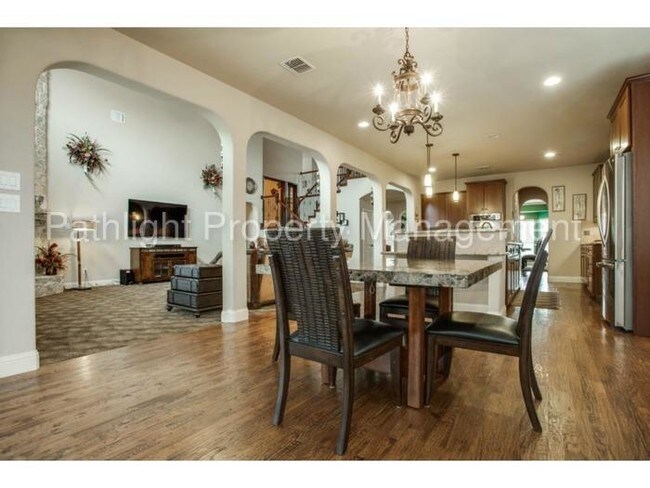 Building Photo - 721 Calaveras Ct