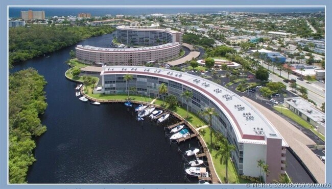Foto del edificio - 1523 E Hillsboro Blvd