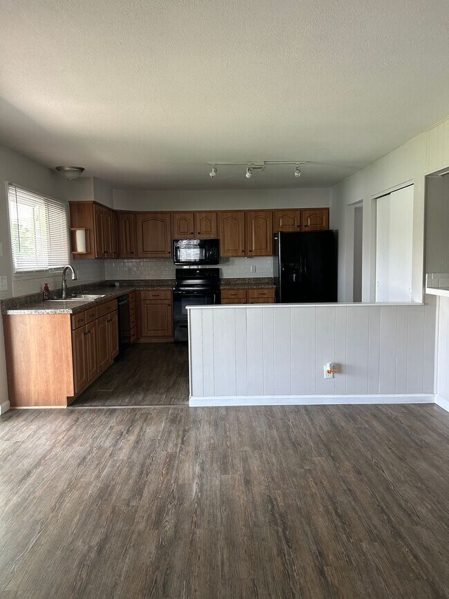 Foto del edificio - 537 Windrift Dr