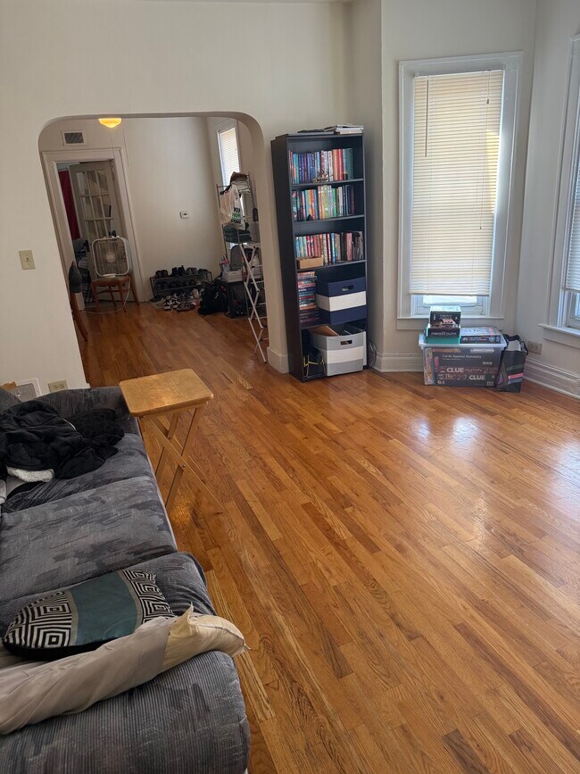Sala de estar y comedor - 2305 W Fullerton Ave
