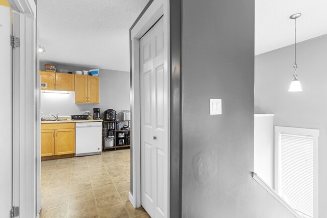 Building Photo - 9306 93 St
