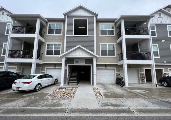 Foto del edificio - 14659 Bloom Dr