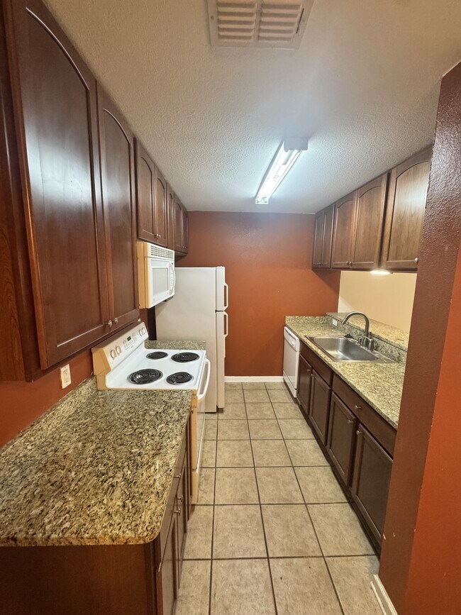 Foto del edificio - 2738 W Tharpe St