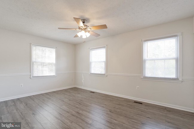 Building Photo - 3421 Walnut Ct