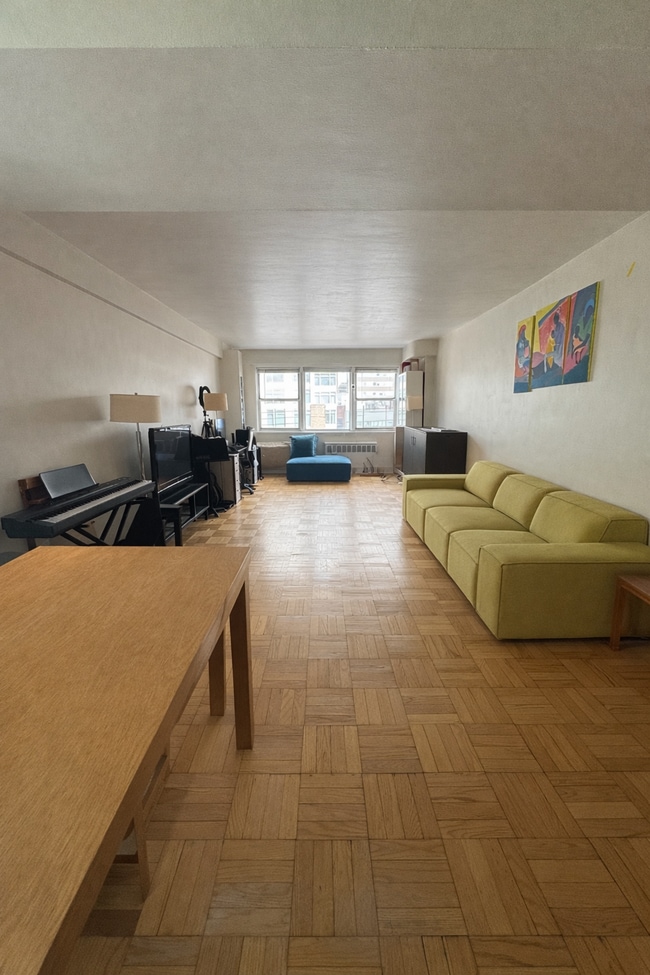 Building Photo - 404 E 66th St