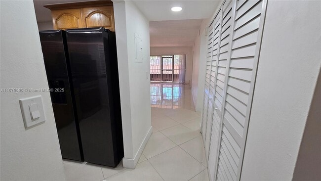 Foto del edificio - 210 W Park Dr