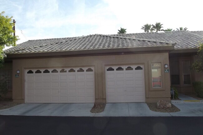 Foto del edificio - North Las Vegas 2 bedroom Townhouse