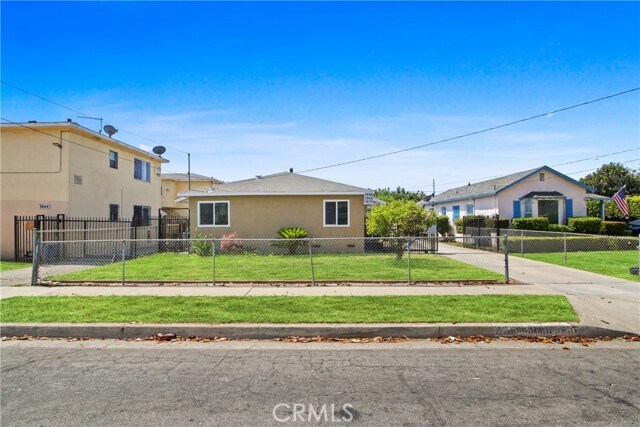 Foto principal - 3668 W 113th St