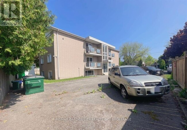 Building Photo - 15 John St