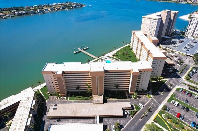 Foto del edificio - 5108 Brittany Dr S