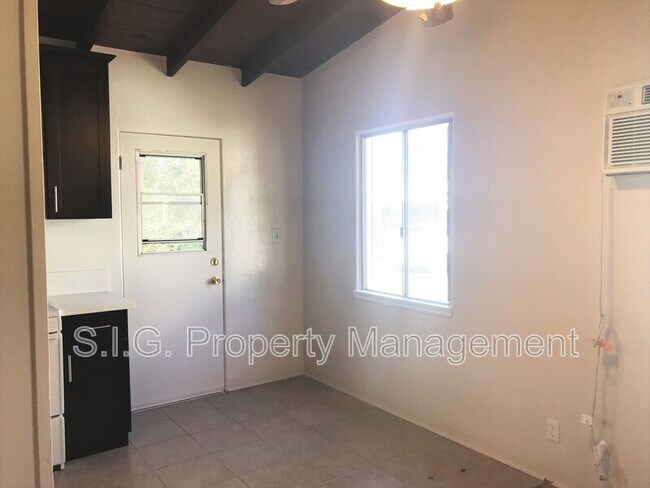 Building Photo - 10315 Eldora Ave