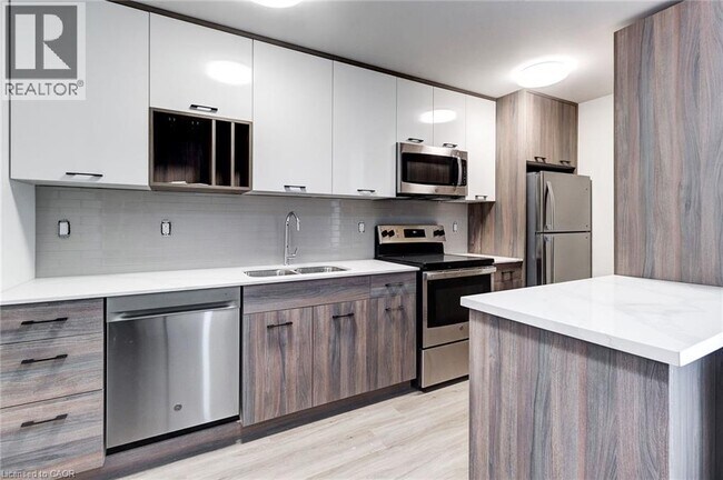 Building Photo - 49 Walnut St S