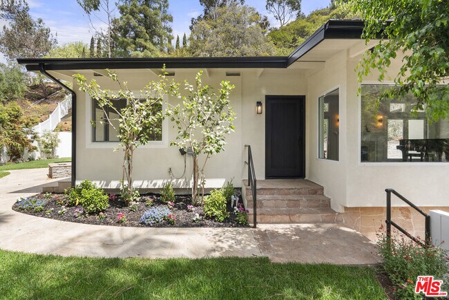 Building Photo - 9541 Cedarbrook Dr