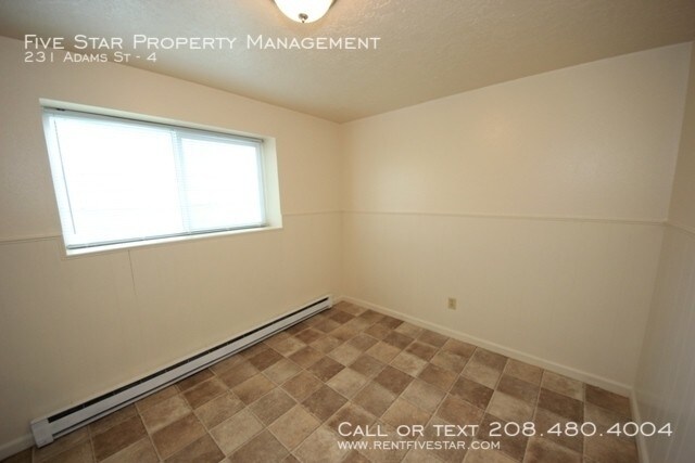 Building Photo - 231 Adams St