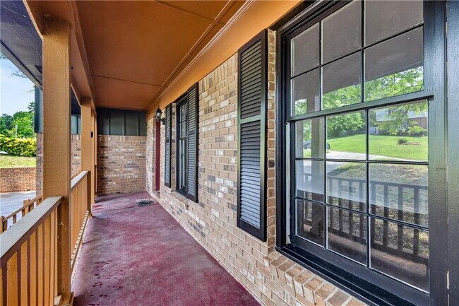 Building Photo - 2164 Riverbrook Rd