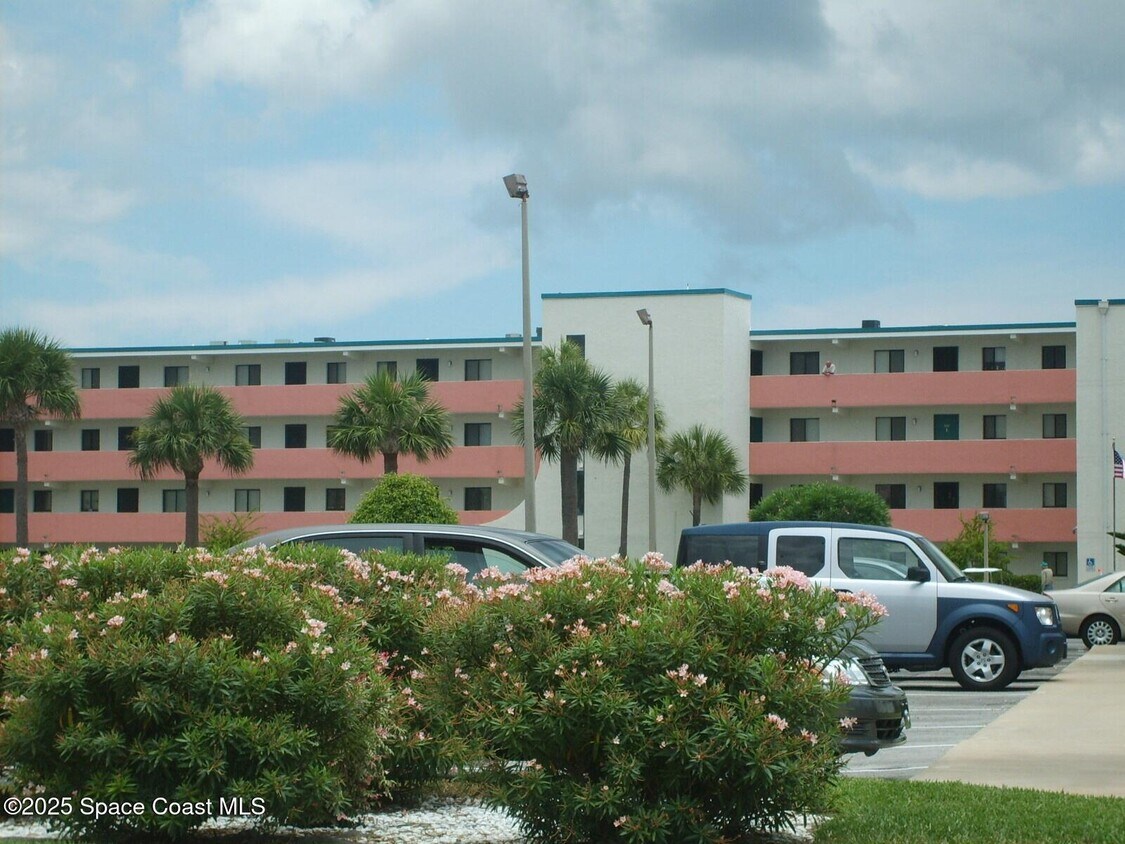 Foto principal - 2465 S Washington Ave