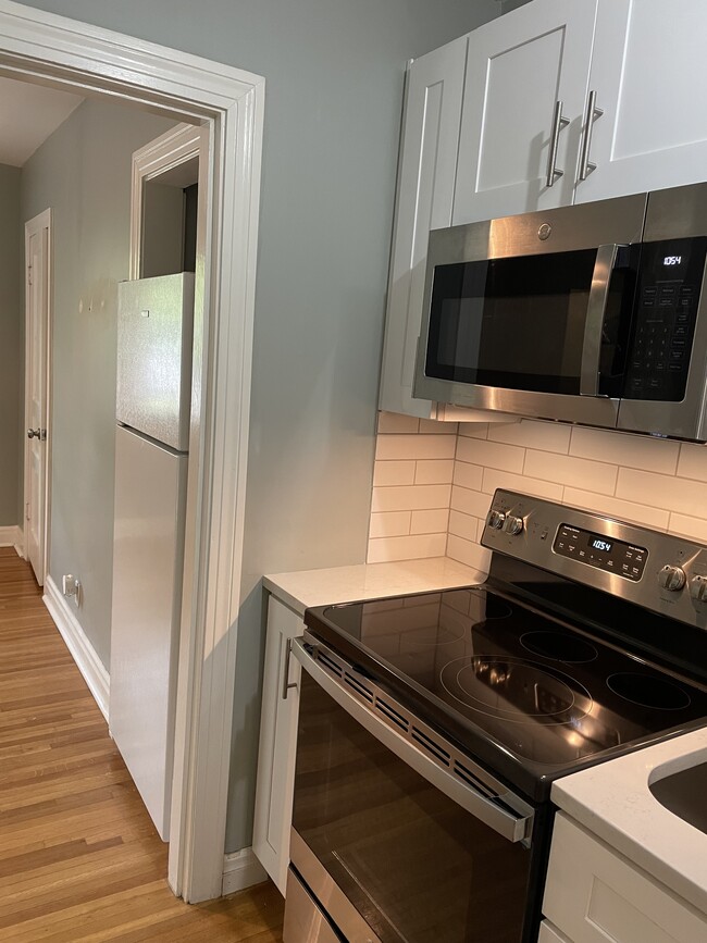 Foto del edificio - 323 Bowwood Dr