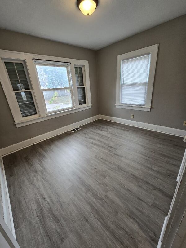 Building Photo - 1216 Mattern Ave