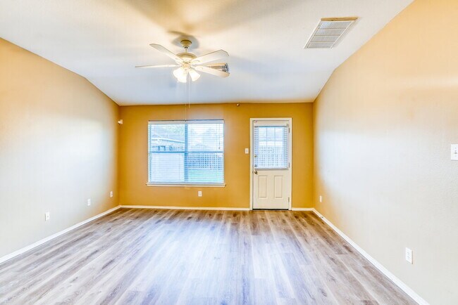 Foto del edificio - 8223 Wainwright Way