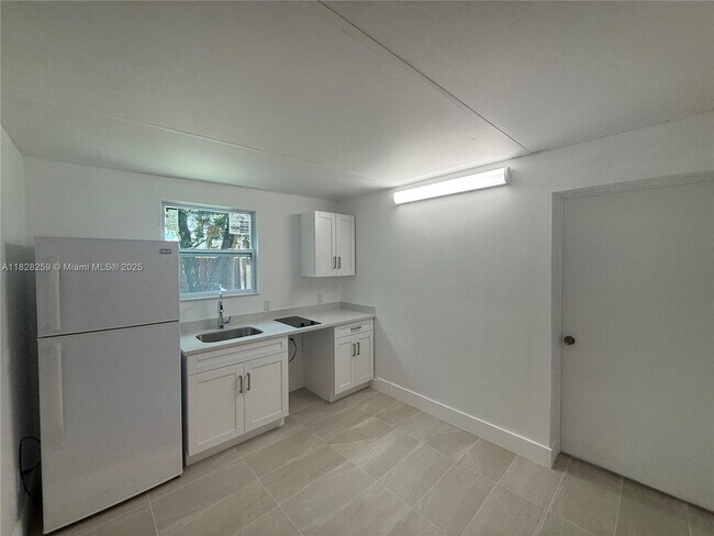Building Photo - 6765 SW 34th St