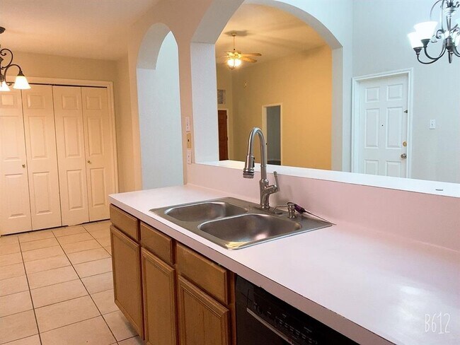 Foto del edificio - 15330 Kingfield Dr