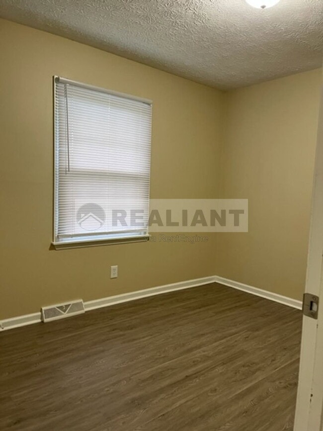 Foto del edificio - 108 Oakwood Dr