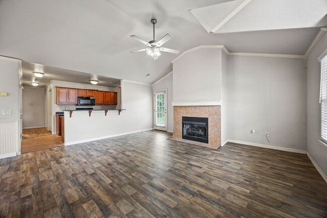 Building Photo - 1308 C Ct