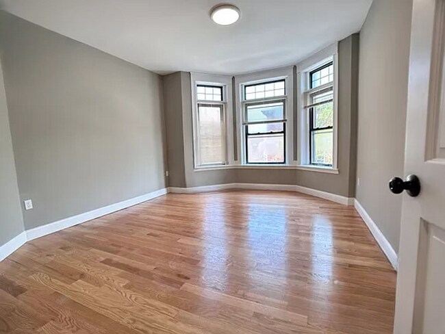Foto del edificio - 5-bed 2-bath New Remodel in Cleveland Circle