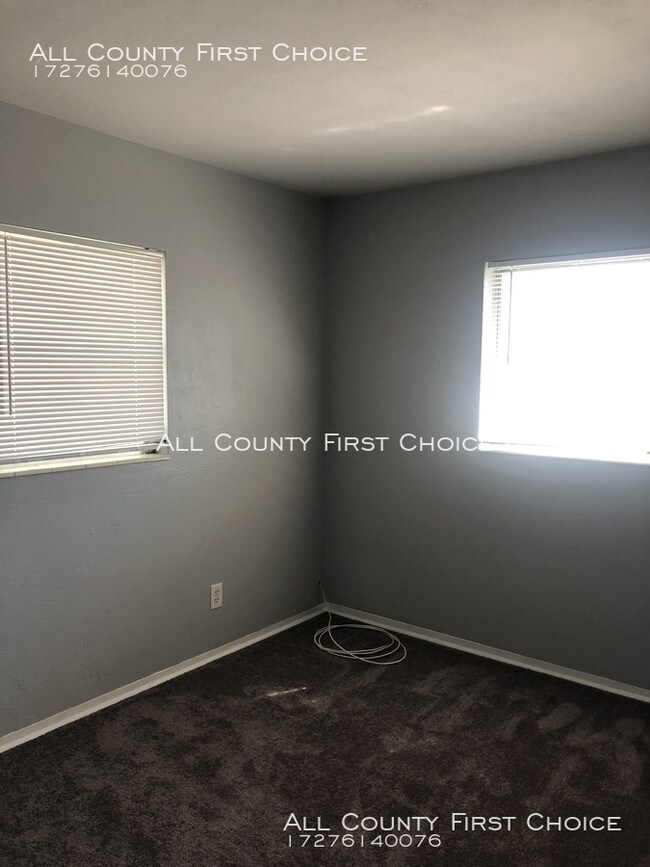 Foto del edificio - Updated one bedroom garage apartment
