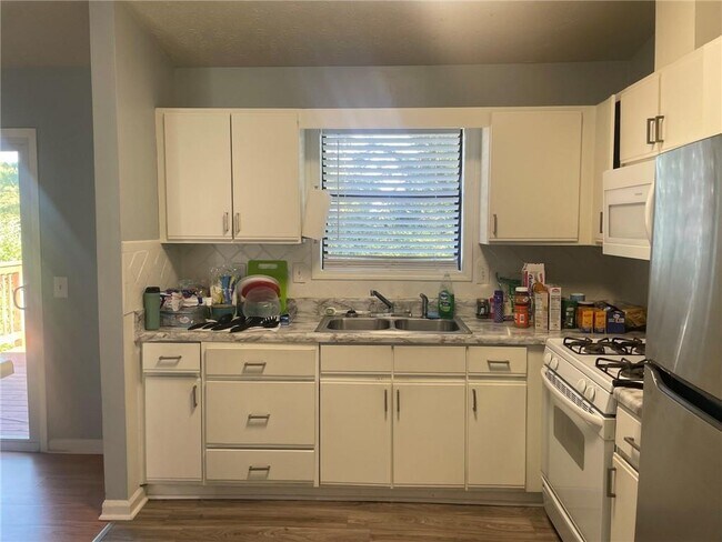 Foto del edificio - 5782 Glenn Hollow Ln