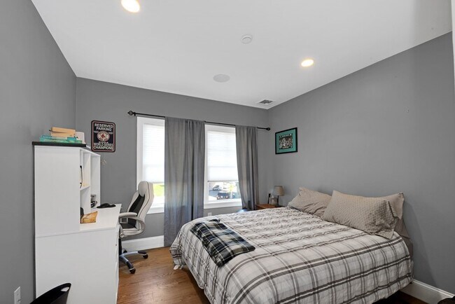 Building Photo - 18 Robert St