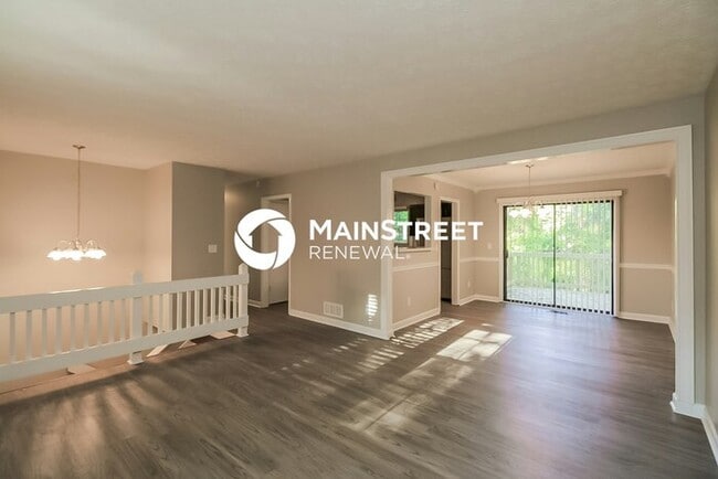 Building Photo - 3 Bedroom Pet-Friendly Home in Riverdale, ...