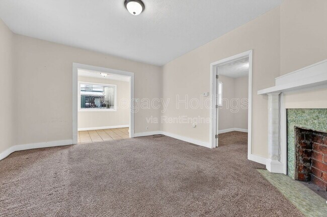 Foto del edificio - 388 Broaddus Ave