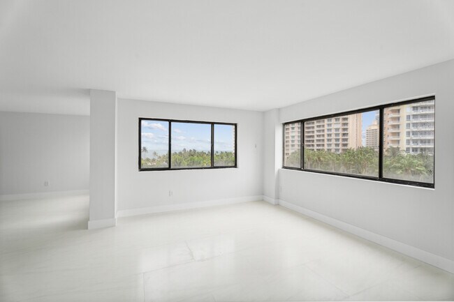 Building Photo - 650 Ocean Dr