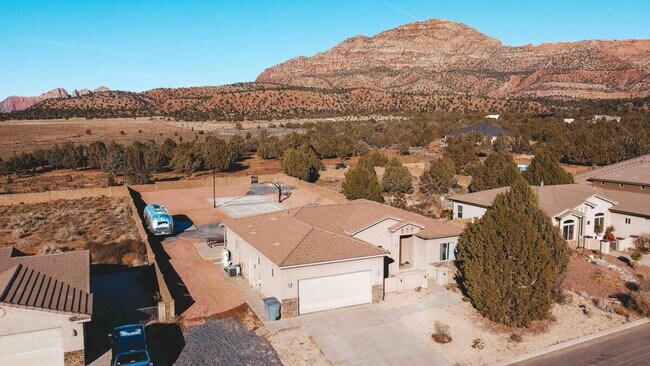 Foto del edificio - 6 Bedroom Home In Apple Valley!
