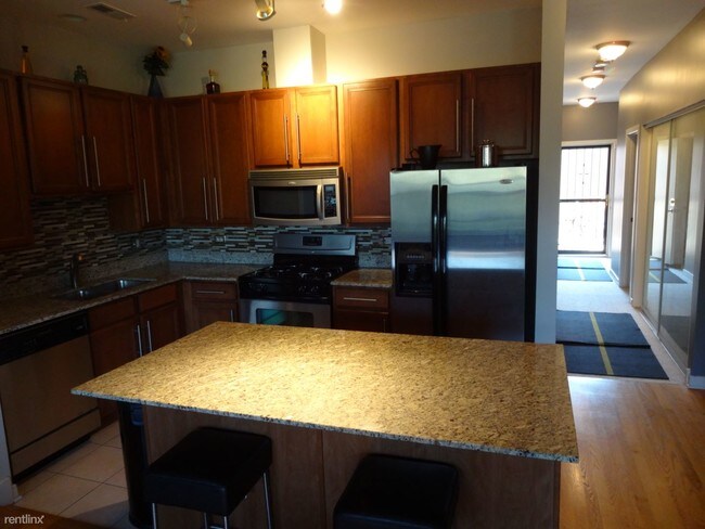 Building Photo - 2 br, 1 bath Condo - 4100 S Drexel Blvd #3B