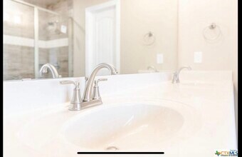 Building Photo - 2613 Crystal Ann Dr