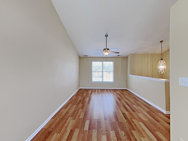 Foto del edificio - 5800 Carolina Manor Ct