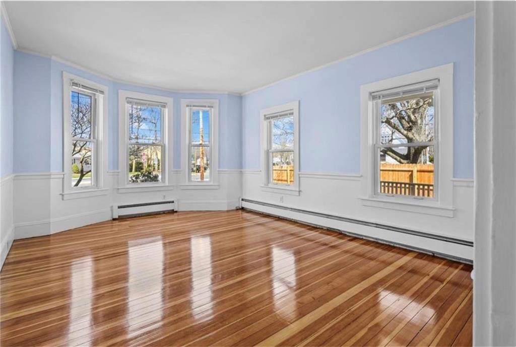 Foto principal - 292 Pleasant St