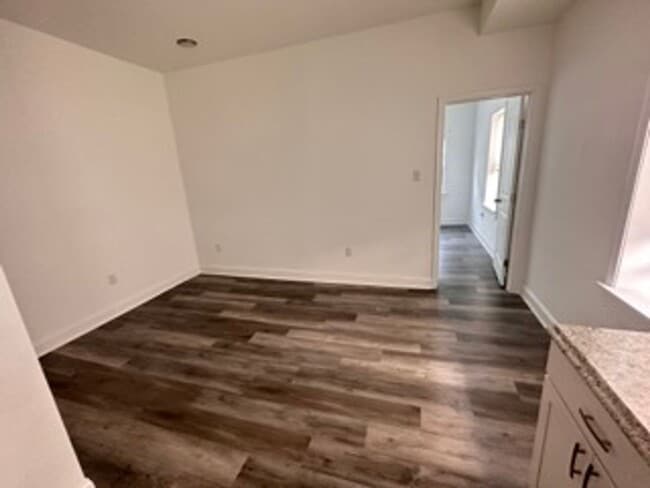 Building Photo - 4931 Walnut St